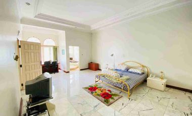 Dijual Istana Dharmahusada Indah Raya