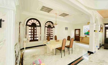 Dijual Istana Dharmahusada Indah Raya