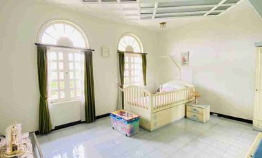 Dijual Istana Dharmahusada Indah Raya