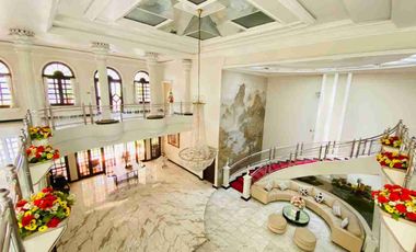 Dijual Istana Dharmahusada Indah Raya