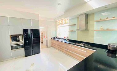 Dijual Istana Dharmahusada Indah Raya