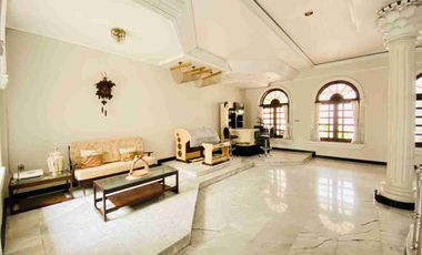 Dijual Istana Dharmahusada Indah Raya