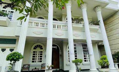 Dijual Istana Dharmahusada Indah Raya