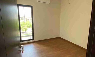 Depan Taman Rumah Langka Sutera Victoria Alam Sutera