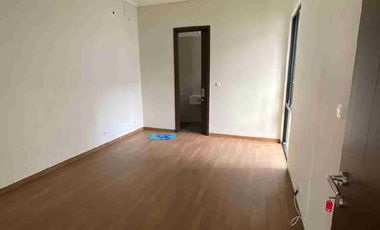 Depan Taman Rumah Langka Sutera Victoria Alam Sutera