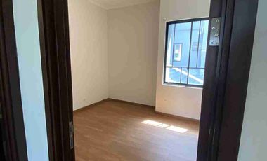 Depan Taman Rumah Langka Sutera Victoria Alam Sutera