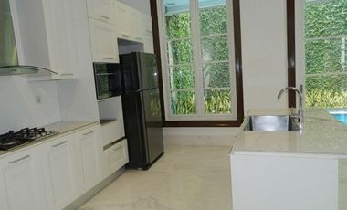 Disewa Rumah Cantik Mewah Dalam Townhouse, Pakai Kolam Renang, Area Tenang dan Elite Bangka Jakarta Selatan
