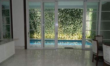 Disewa Rumah Cantik Mewah Dalam Townhouse, Pakai Kolam Renang, Area Tenang dan Elite Bangka Jakarta Selatan