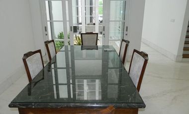 Disewa Rumah Cantik Mewah Dalam Townhouse, Pakai Kolam Renang, Area Tenang dan Elite Bangka Jakarta Selatan