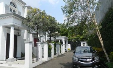 Disewa Rumah Cantik Mewah Dalam Townhouse, Pakai Kolam Renang, Area Tenang dan Elite Bangka Jakarta Selatan