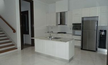 Disewa Rumah Cantik Mewah Dalam Townhouse, Pakai Kolam Renang, Area Tenang dan Elite Bangka Jakarta Selatan