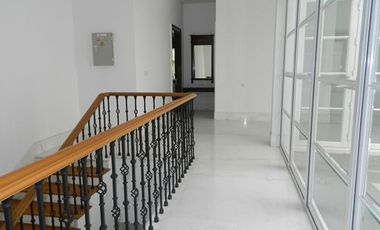 Disewa Rumah Cantik Mewah Dalam Townhouse, Pakai Kolam Renang, Area Tenang dan Elite Bangka Jakarta Selatan