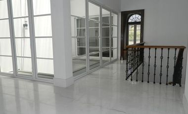 Disewa Rumah Cantik Mewah Dalam Townhouse, Pakai Kolam Renang, Area Tenang dan Elite Bangka Jakarta Selatan