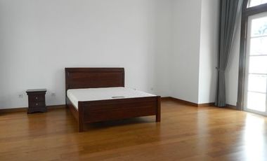 Disewa Rumah Cantik Mewah Dalam Townhouse, Pakai Kolam Renang, Area Tenang dan Elite Bangka Jakarta Selatan