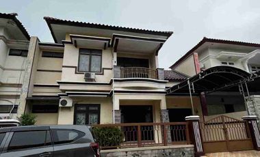 Rumah sewa di kawasan elit, semi furnished siap huni !