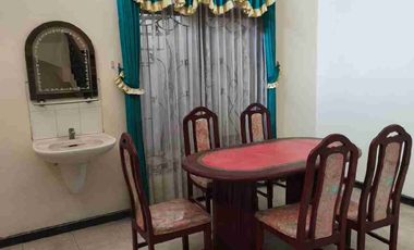Rumah sewa di kawasan elit, semi furnished siap huni !
