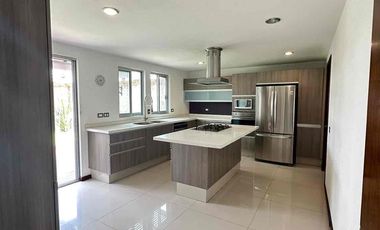 Casa en Renta/Venta en Lomas de Angelópolis, Cluster 444