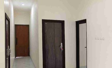 Townhouse Pinggir jalan di Timur Jakarta