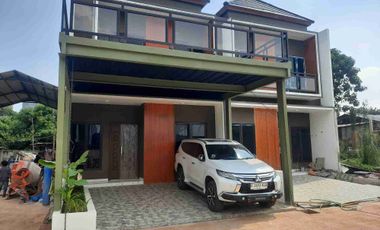 Townhouse Pinggir jalan di Timur Jakarta