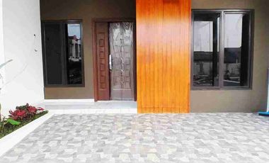 Townhouse Pinggir jalan di Timur Jakarta