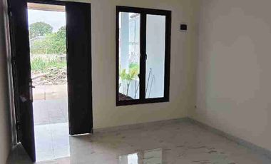 Townhouse Pinggir jalan dekat Tol Jorr Jatiwarna