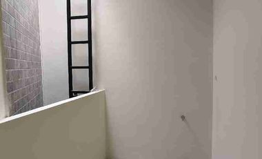 Townhouse Pinggir jalan dekat Tol Jorr Jatiwarna