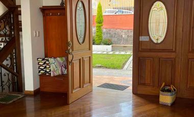 CUMBAYA CERCA AL  SCALA; CONFORTABLE CASA DE ARRIENDO