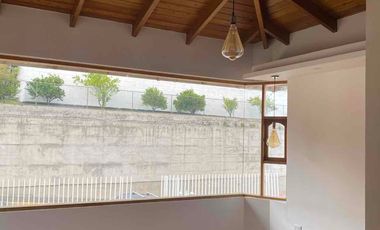 CUMBAYA CERCA AL  SCALA; CONFORTABLE CASA DE ARRIENDO