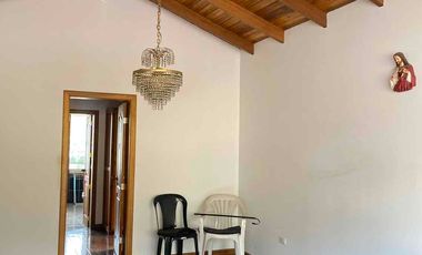 CUMBAYA CERCA AL  SCALA; CONFORTABLE CASA DE ARRIENDO