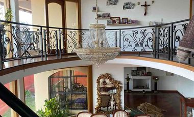 CUMBAYA CERCA AL  SCALA; CONFORTABLE CASA DE ARRIENDO