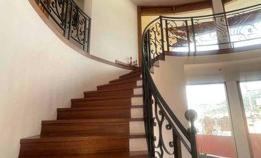 CUMBAYA CERCA AL  SCALA; CONFORTABLE CASA DE ARRIENDO