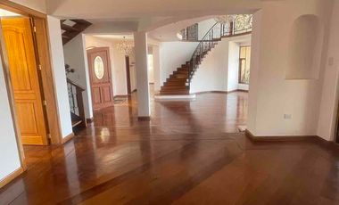 CUMBAYA CERCA AL  SCALA; CONFORTABLE CASA DE ARRIENDO