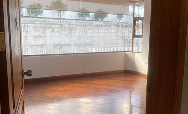 CUMBAYA CERCA AL  SCALA; CONFORTABLE CASA DE ARRIENDO