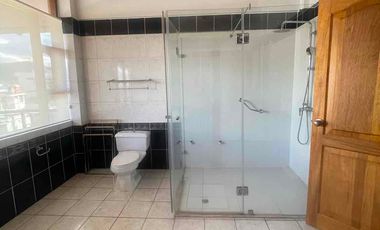 CUMBAYA CERCA AL  SCALA; CONFORTABLE CASA DE ARRIENDO