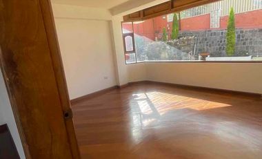 CUMBAYA CERCA AL  SCALA; CONFORTABLE CASA DE ARRIENDO