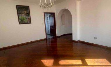 CUMBAYA CERCA AL  SCALA; CONFORTABLE CASA DE ARRIENDO