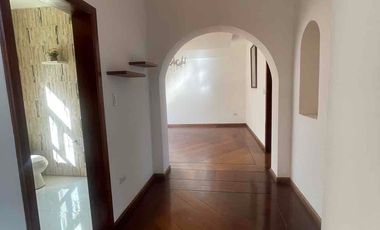 CUMBAYA CERCA AL  SCALA; CONFORTABLE CASA DE ARRIENDO