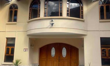 CUMBAYA CERCA AL  SCALA; CONFORTABLE CASA DE ARRIENDO