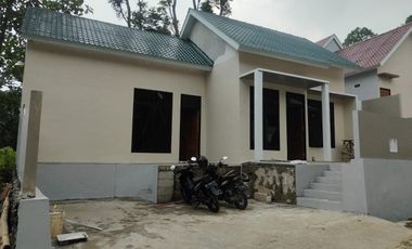 Rumah baru siap huni pakintelan bisa KPR  legalitas komplit bisa KPR DP suka suka