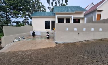 Rumah baru siap huni pakintelan bisa KPR  legalitas komplit bisa KPR DP suka suka