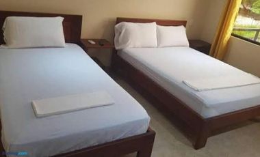 VENTA DE HOTEL EN TONSUPA   A UNA CUADRA DE LA PLAYA..