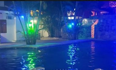 VENTA DE HOTEL EN TONSUPA   A UNA CUADRA DE LA PLAYA..