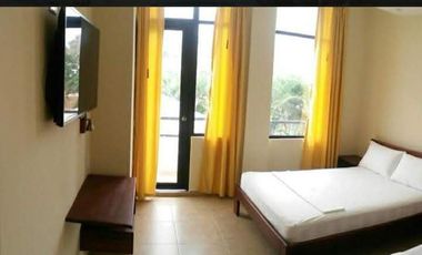 VENTA DE HOTEL EN TONSUPA   A UNA CUADRA DE LA PLAYA..