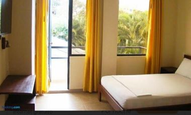 VENTA DE HOTEL EN TONSUPA   A UNA CUADRA DE LA PLAYA..