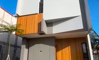 Rumah 3 lantai dengan rooftop garden di merpati bintaro