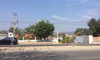 SE RENTA BODEGA DE 1200 M2 EN UN TERRENO DE 3900 M2