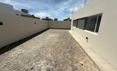 Casa en venta de dos dormitorios en Puerto Madryn a estrenar Dormitorio principal con baño en suite
