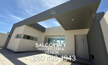 Casa en venta de dos dormitorios en Puerto Madryn a estrenar Dormitorio principal con baño en suite