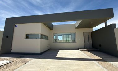 Casa en venta de dos dormitorios en Puerto Madryn a estrenar Dormitorio principal con baño en suite