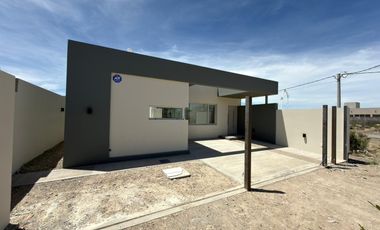 Casa en venta de dos dormitorios en Puerto Madryn a estrenar Dormitorio principal con baño en suite